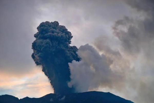 Gunung Marapi di Sumatera Barat Meletus Lagi, Warga Diminta Gunakan Masker