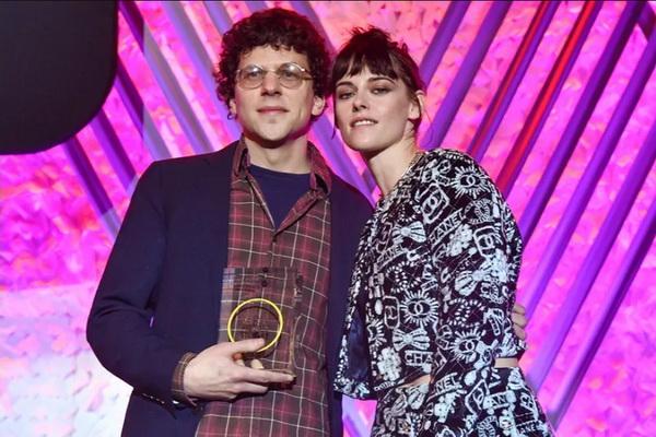 Kristen Stewart dan Jesse Eisenberg Reuni di Festival Film Sundance Setelah 15 Tahun