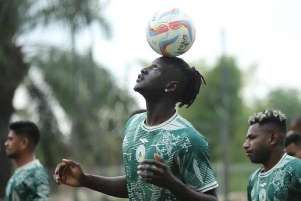 Risto Yakin Ajak Riak Mampu Jadi Pemain Bagus di PSS Sleman