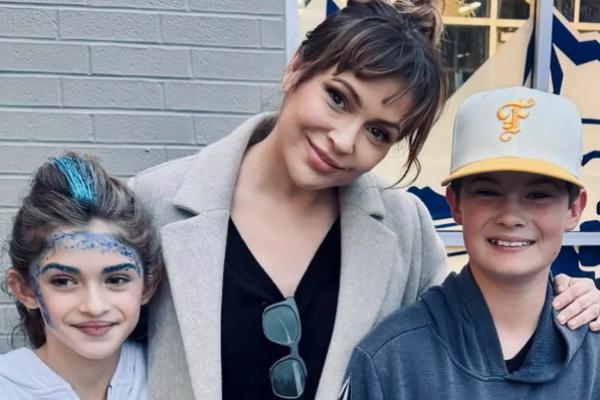 Dihujat Netizen Galang Dana untuk Tim Bisbol Putranya, Ini Pembelaan Alyssa Milano