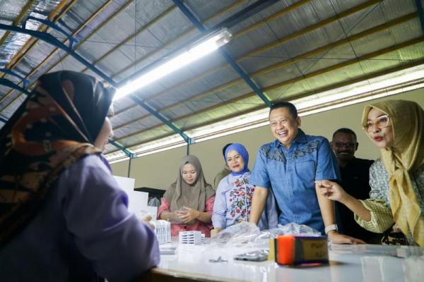 Bamsoet Dorong Peningkatan Industri Bulu Mata dan Rambut Palsu Purbalingga