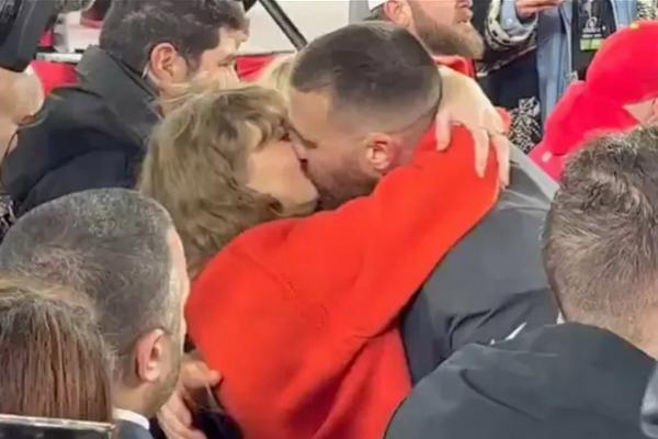 Chiefs Masuk Super Bowl 2024, Travis Kelce Mencium Taylor Swift