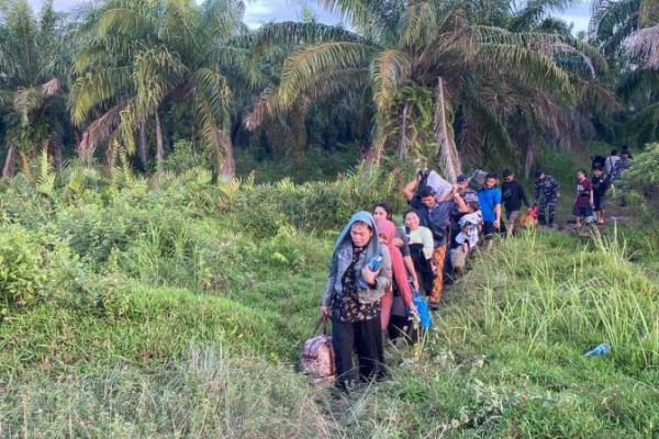 TNI AL Amankan 24 PMI Ilegal dari Malaysia