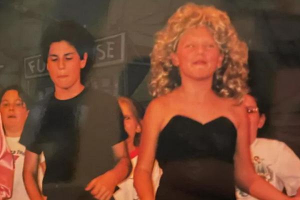 Tobin Mitnick Unggah Foto Masa Kecil Taylor Swift Bintangi Grease