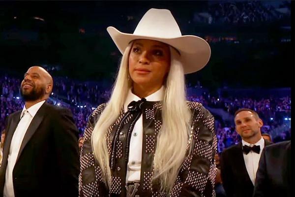 Grammy Awards 2024, Beyonce Beri Energi Renaissance Pakai Topi Koboi