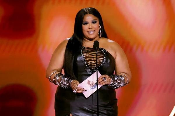 Hadiri Grammy Awards 2024 di Tengah Kasus Pelecehan Seksual, Lizzo Dihujat Penggemar