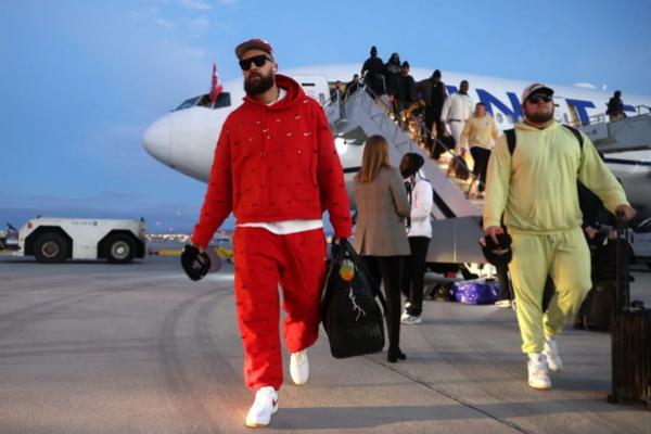 Tak Dampingi Taylor Swift, Ini Cara Travis Kelce Dukung Kemenangan Kekasihnya di Grammy Awards 2024