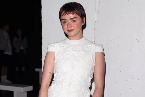 Demi Peran Catherine Dior yang Kurus, Maisie Williams Hanya Makan Segenggam Kacang