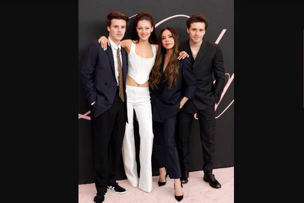 Panik, Victoria Beckham Mengaku Belum Siap Jadi Nenek