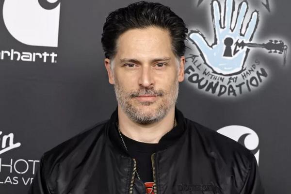 Joe Manganiello Hampir Berkompetisi dalam Survivor sebagai `Joe the Construction Worker`