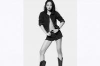 Jennie BLACKPINK Tampil `Polos` untuk Kampanye Iklan Calvin Klein