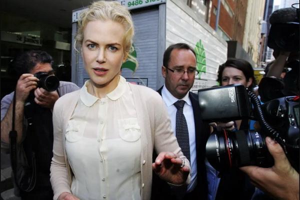 Paparazzi yang Tuduh Diserang Ayah Taylor Swift Ternyata Pernah Bermasalah dengan Nicole Kidman