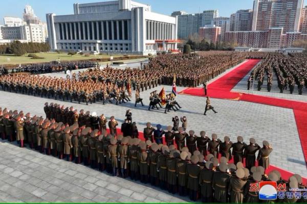 Pemimpin Korea Utara Kim Jong Un mengunjungi Kementerian Pertahanan Nasional dalam gambar yang dirilis pada 9 Februari 2024 oleh KCNA via REUTERS. 