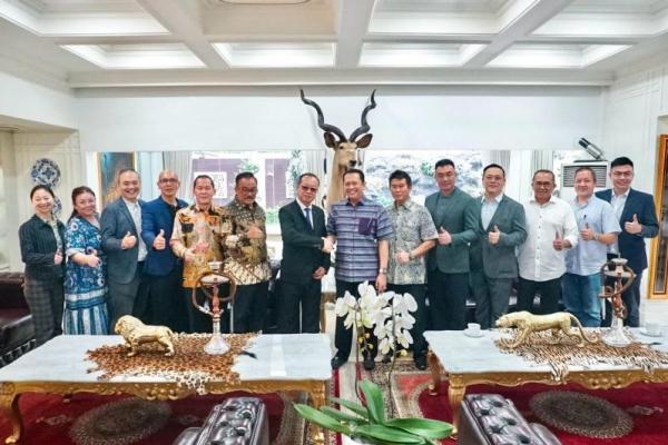 Ketua MPR Bambang Soesatyo (Bamsoet) menerima para investor dari China, Singapura, Malaysia, dan Amerika, di Jakarta, Sabtu (2/3/24). (Foto: Humas MPR) 
