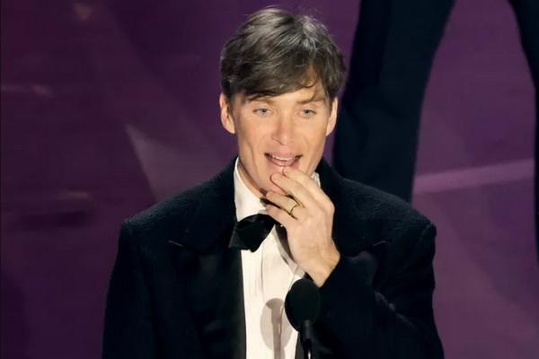 Raih Aktor Terbaik Oscar 2024 untuk Oppenheimer, Cillian Murphy Bangga Jadi Orang Irlandia