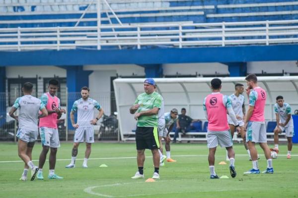 Persib Latihan Malam Hari Selama Bulan Ramadhan