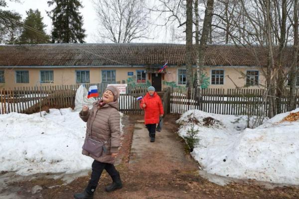 Hari Kedua Pilpres, Ukraina Serang Lagi Kota dan Kilang Minyak Rusia