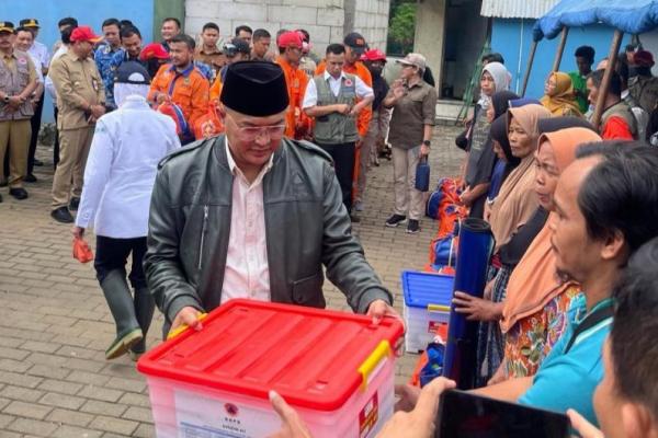 Wisnu Wijaya Serahkan Bantuan bagi Korban Banjir Semarang